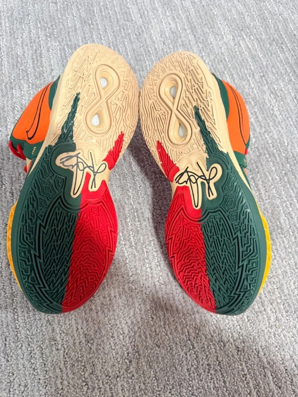 Basketball shoes